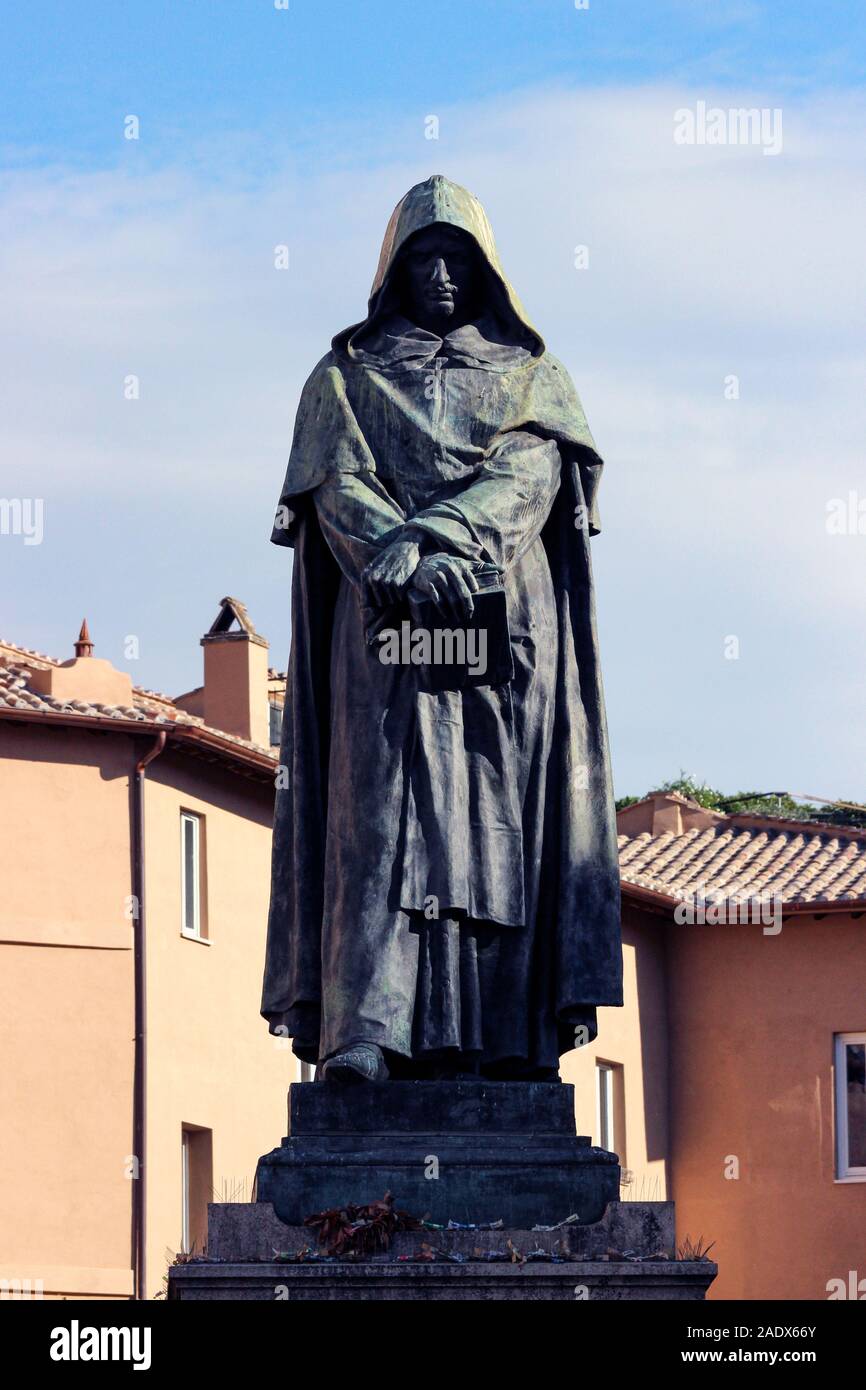 Memorial statua di Giordano Bruno in luogo egli è stato eseguito, Campo de' Fiori a Roma, Italia Foto Stock