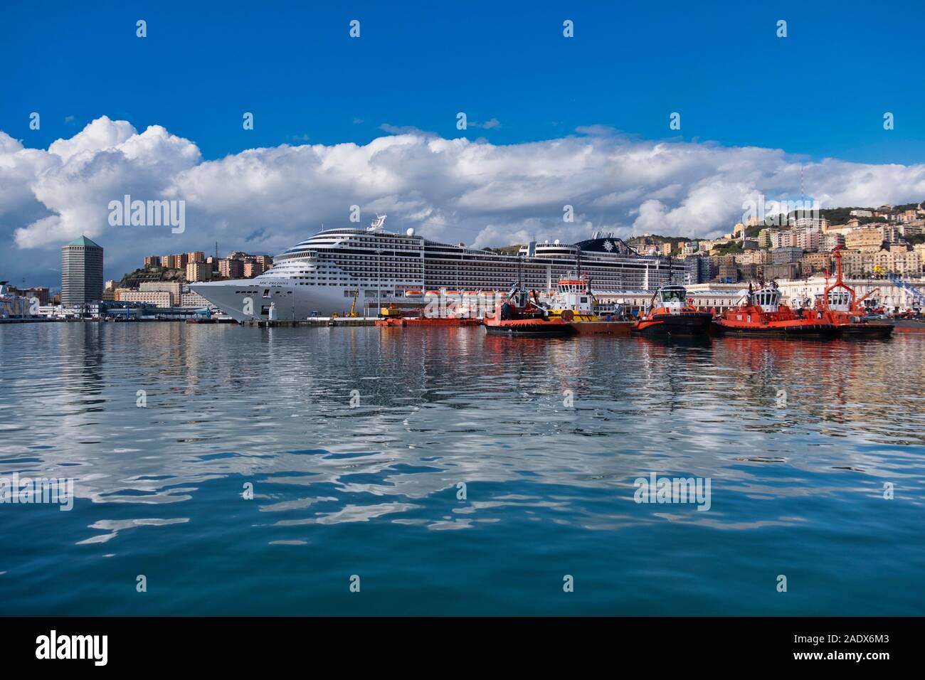 MSC Preziosa crociera nave ormeggiata nel porto di Genova, Italia, Europa Foto Stock