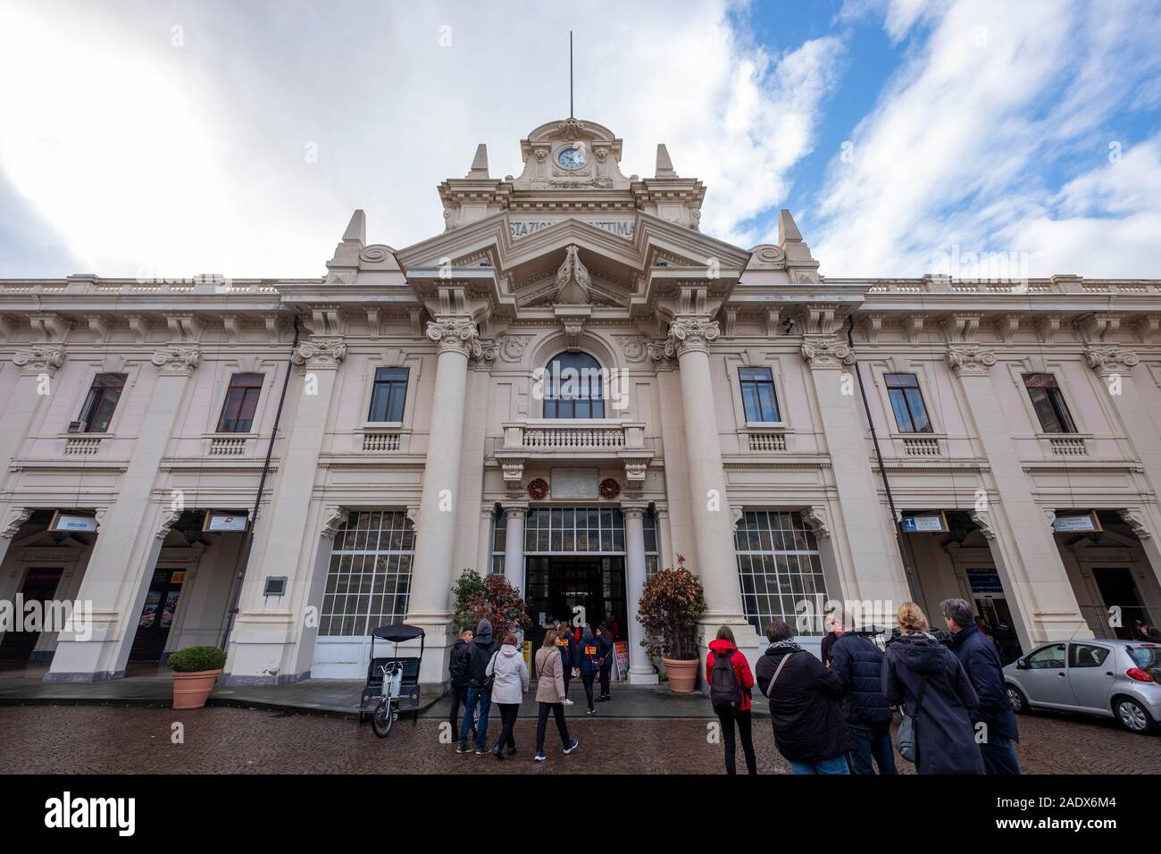 Genova cruise port facciata in Genova, Italia, Europa Foto Stock