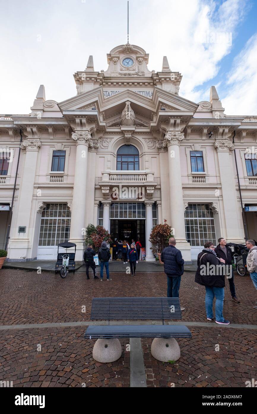 Genova cruise port facciata in Genova, Italia, Europa Foto Stock
