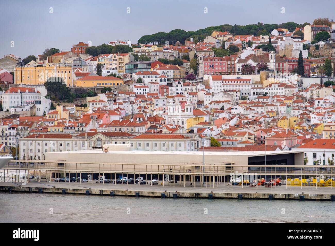 Vista esterna del Lisbona cruise terminal, Lisboa, Portogallo, Europa Foto Stock