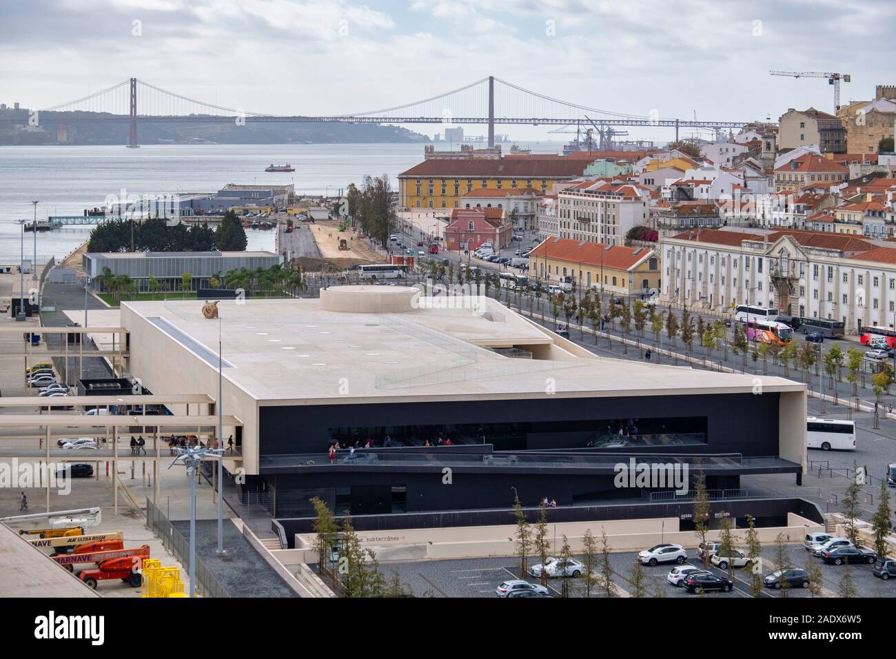 Vista esterna del Lisbona cruise terminal, Lisboa, Portogallo, Europa Foto Stock