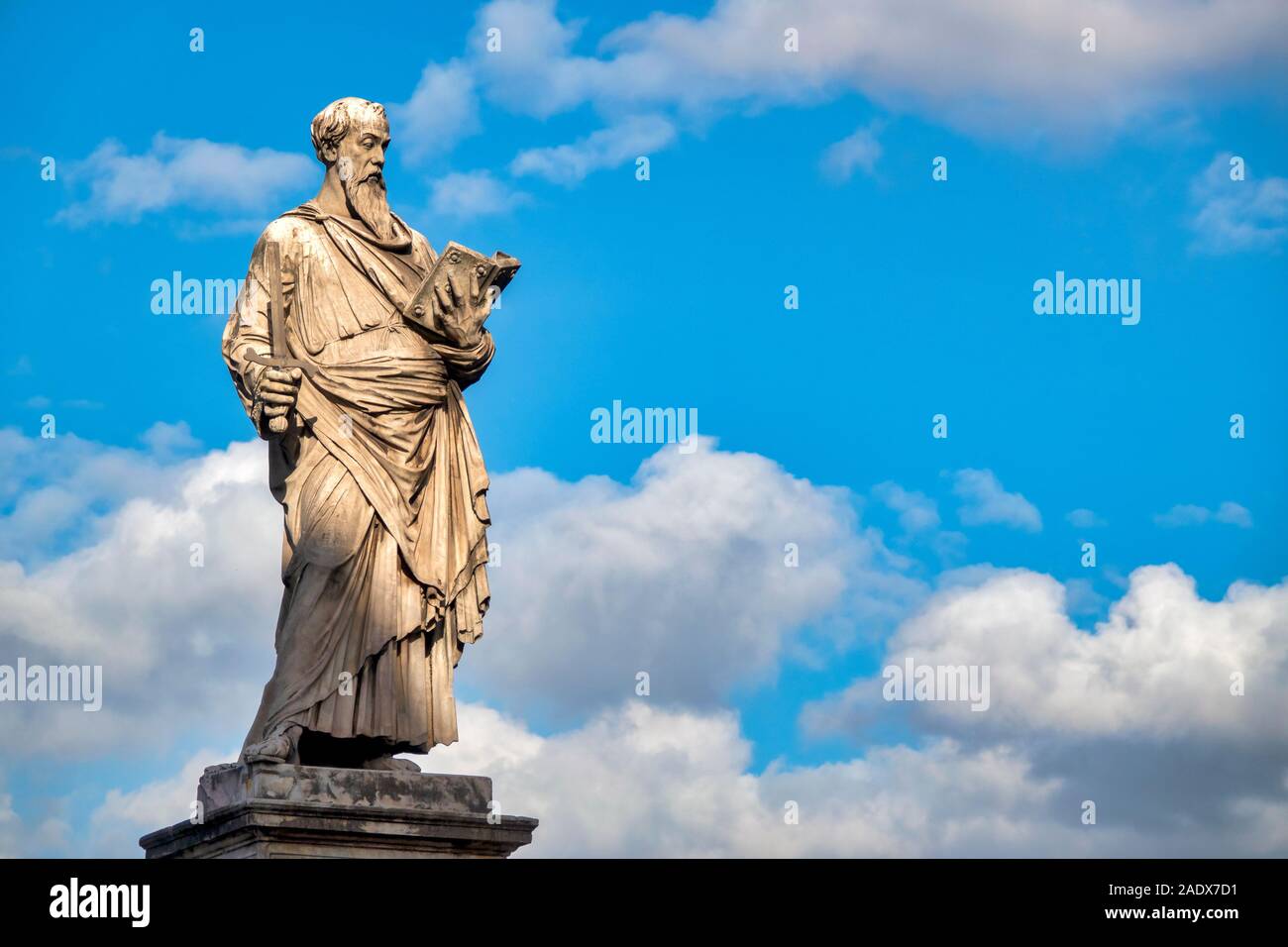 Statua di San Paolo sul Ponte Sant'Angelo, Roma Italia Foto Stock