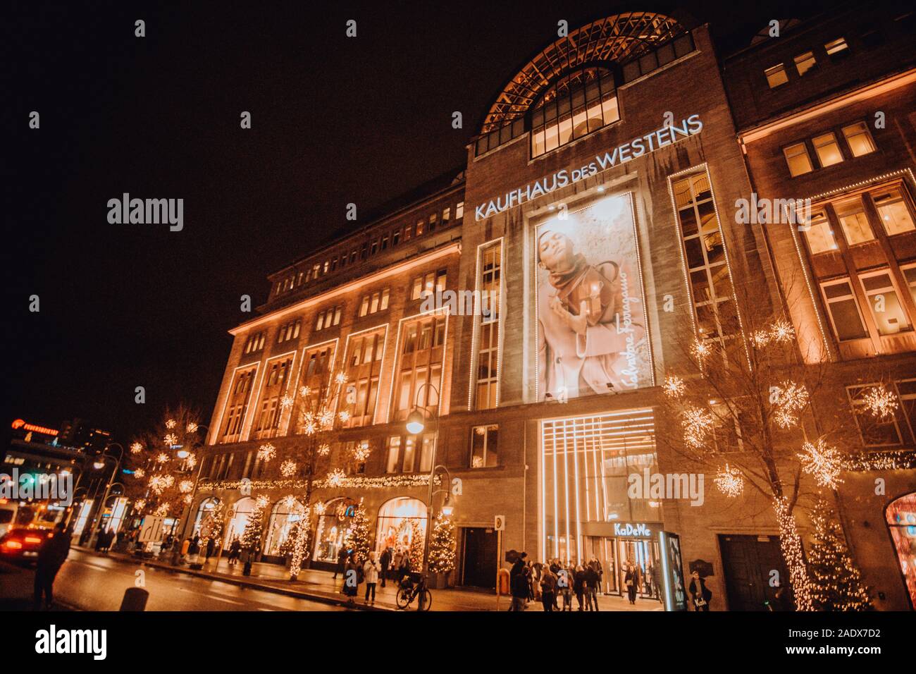 Kaufhaus des Westens im inverno a Berlino Foto Stock