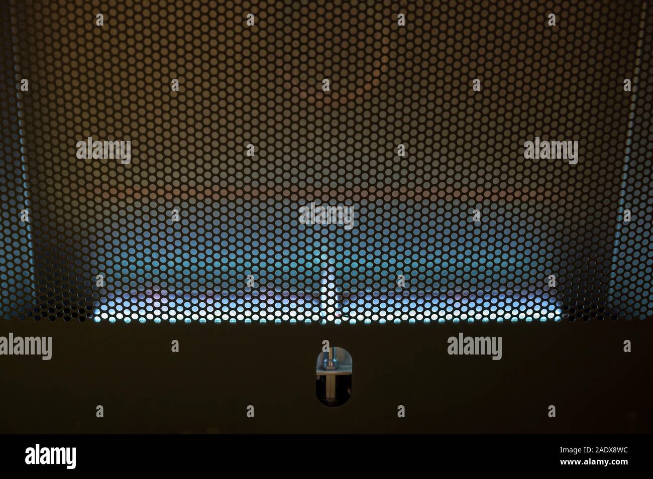Stufa a gas che brucia come un riscaldatore trasporta il rischio di avvelenamento da monossido di carbonio Foto Stock
