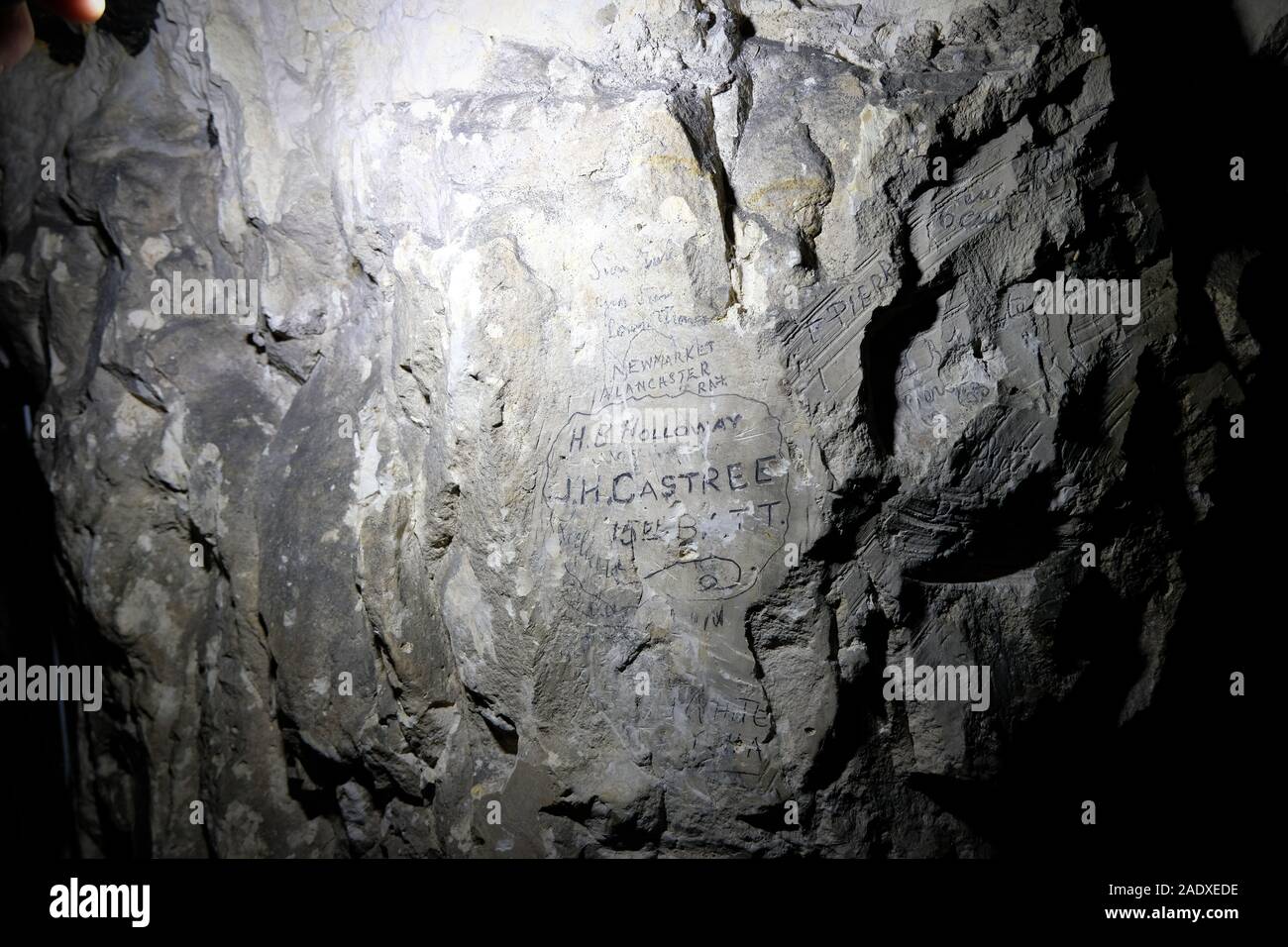 Le grotte, gallerie, gallerie e nelle incisioni della Cité souterraine de Naours (città sotterranea di Naours in Francia), che al riparo di circa 3000 inh Foto Stock