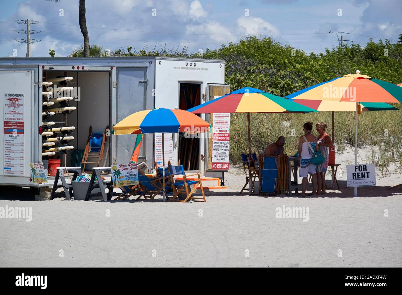 Attrezzature per la spiaggia noleggio su cocoa beach florida usa Foto Stock