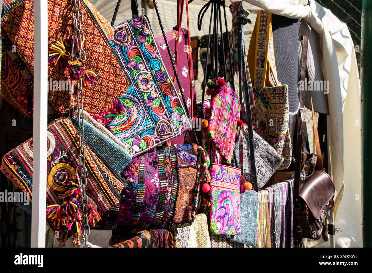 Es Canar e il mercato hippy abbigliamento bancarelle in Ibiza, Spagna Foto  stock - Alamy