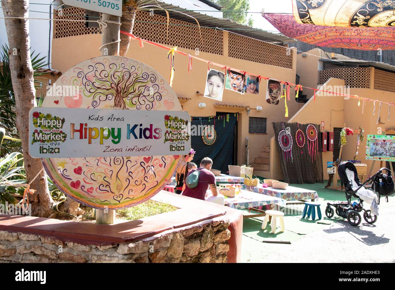Hippy di parco giochi per bambini a Es Canar e il mercato hippy in Ibiza, Spagna Foto Stock