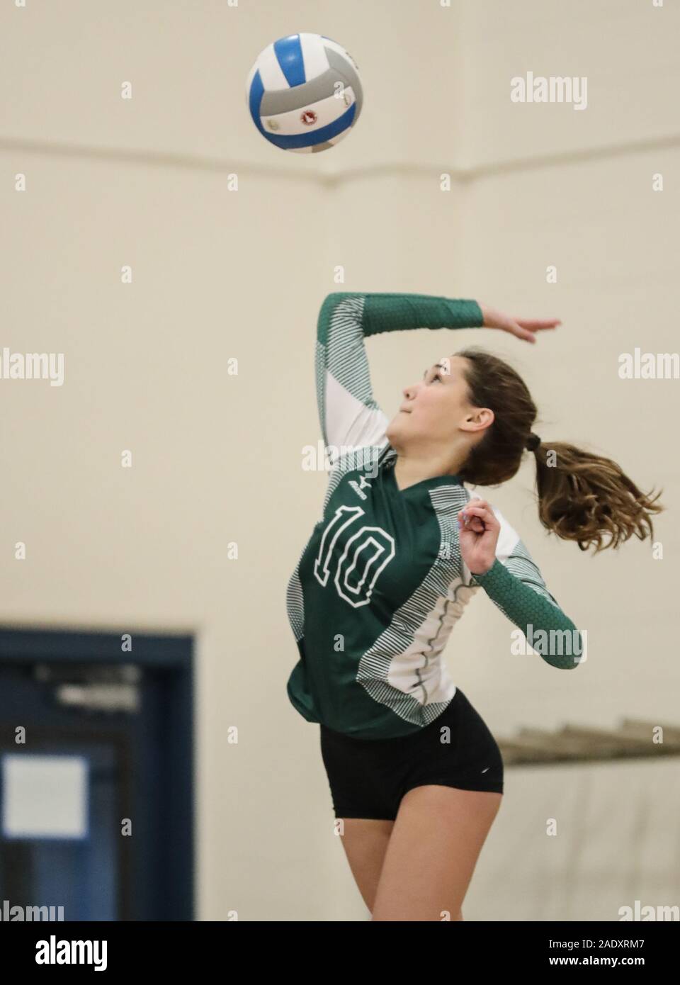 Azione di pallavolo con Burley vs Bonneville High School, a Coeur d'Alene, Idaho. Foto Stock