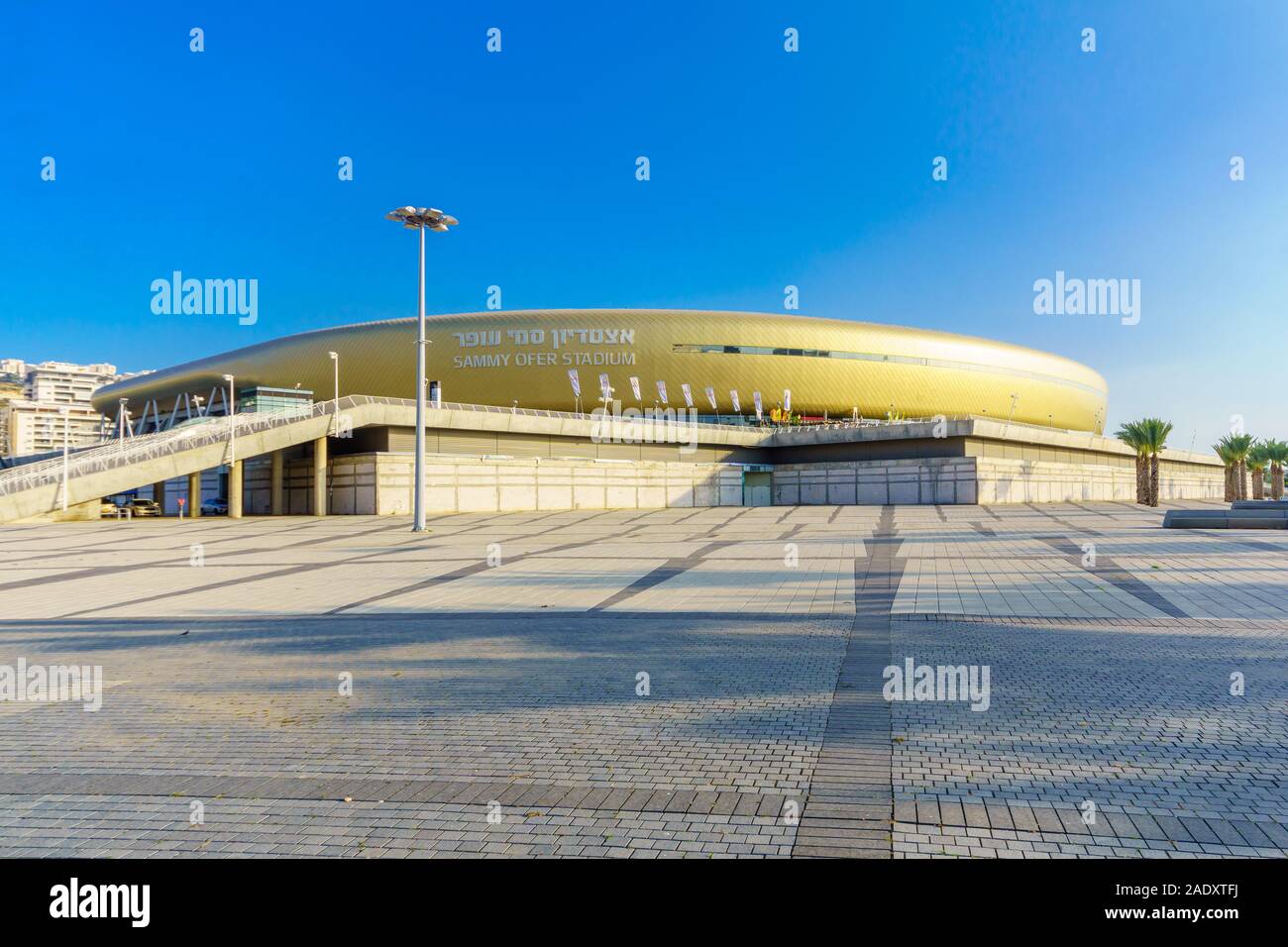 Haifa, Israele - 28 Novembre 2019: al di fuori della vista del Haifa International Stadium, o Sammy Ofer Stadium, a Haifa, Israele Foto Stock