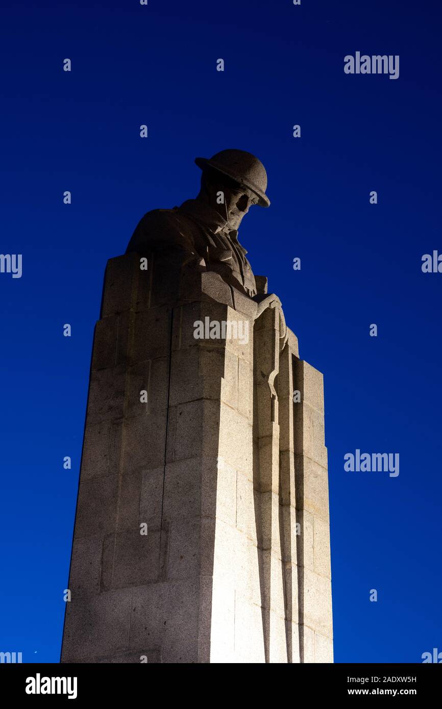 Il Monumento Commemorativo Canadese a Vancouver Corner prima dell'alba, St Julien, Ypres salienti, Belgio Foto Stock