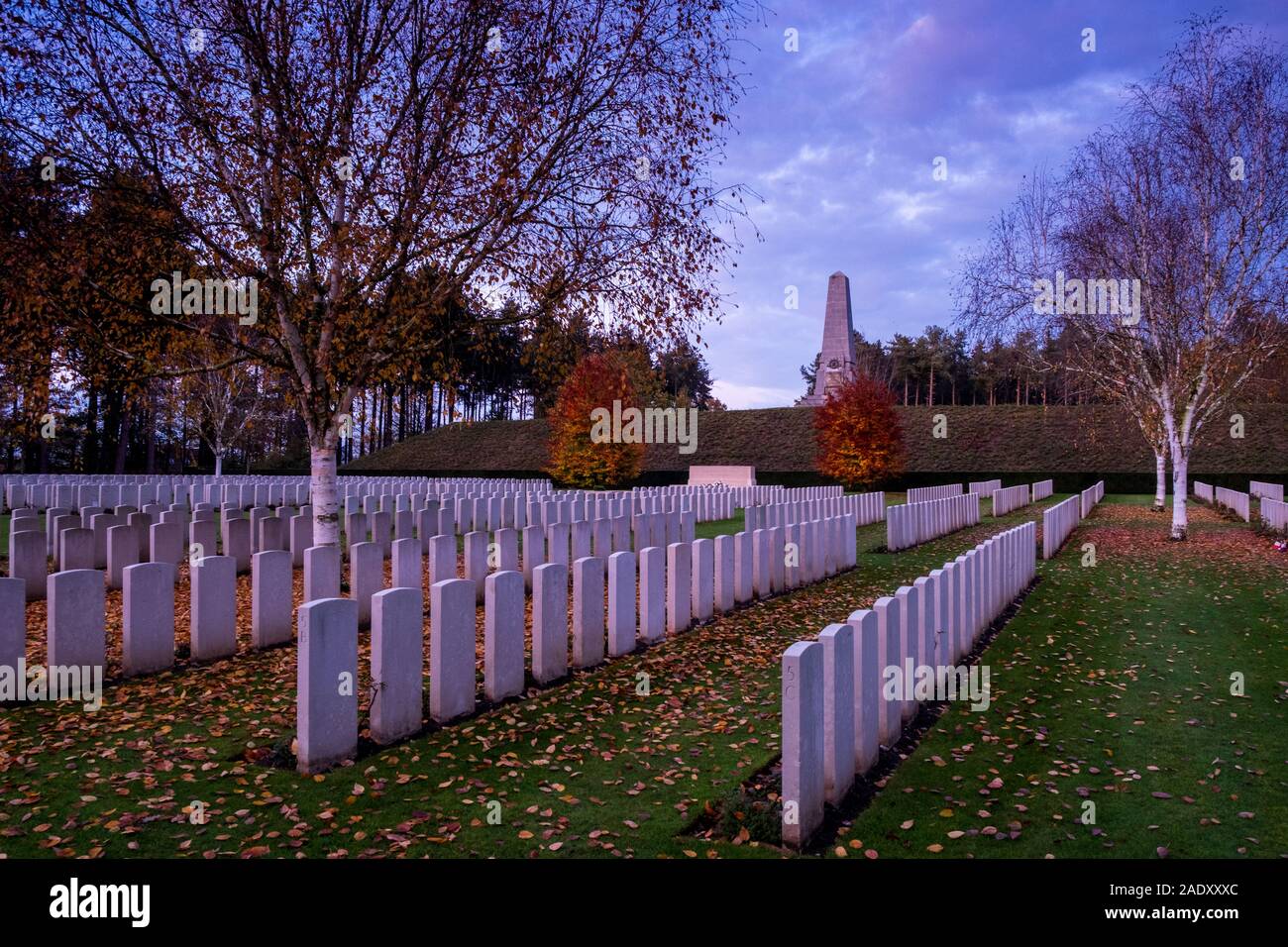 Buttes Nuovo Cimitero britannico e la quinta divisione australiana Memorial in legno di un poligono Foto Stock