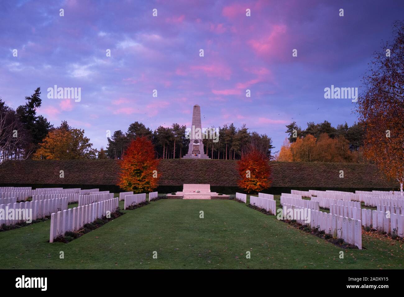 Buttes Nuovo Cimitero britannico e la quinta divisione australiana Memorial in legno di un poligono Foto Stock