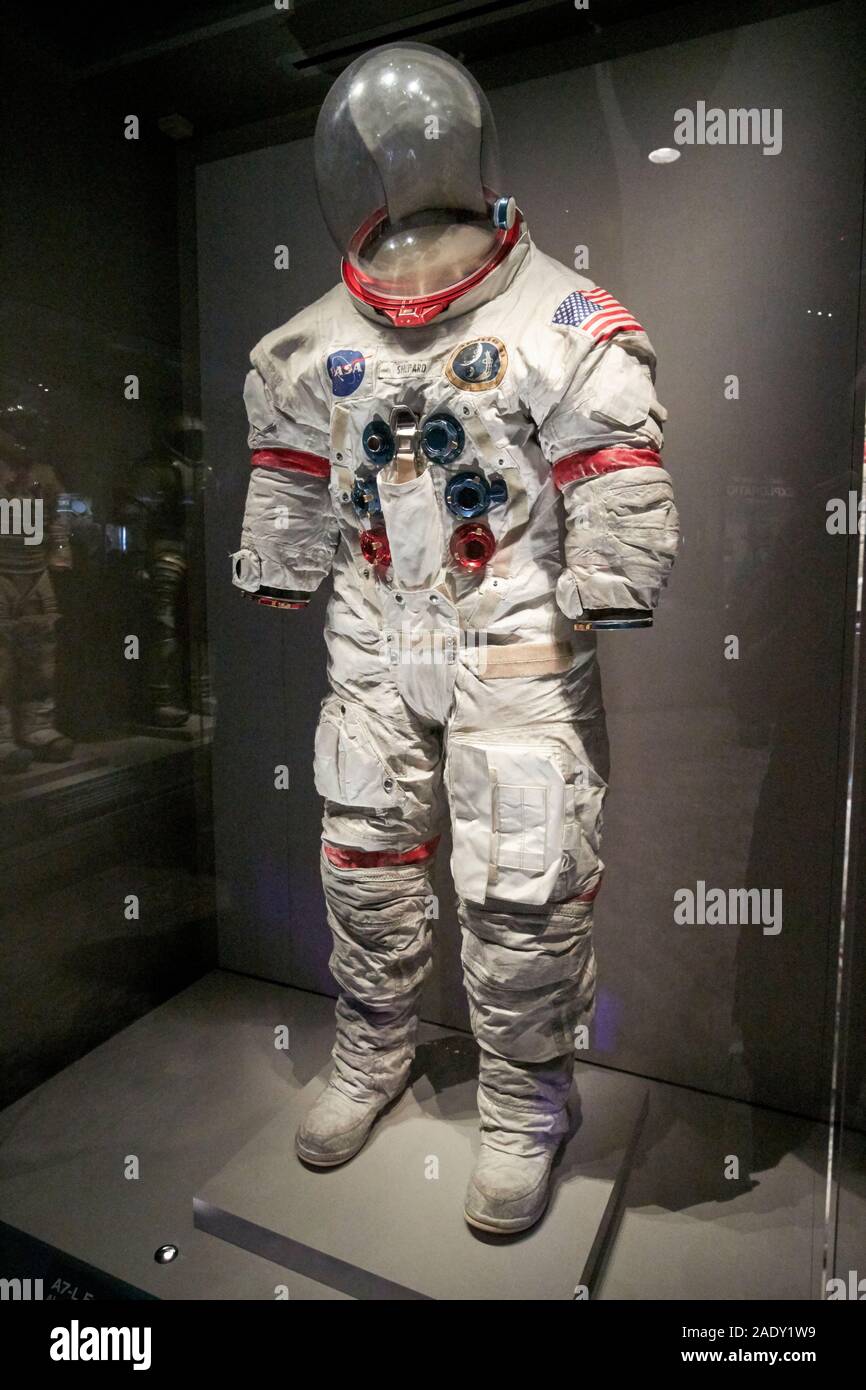 Apollo 14 comandante Alan shepards eva tuta con polvere di luna sul display al Kennedy Space Center florida usa Foto Stock
