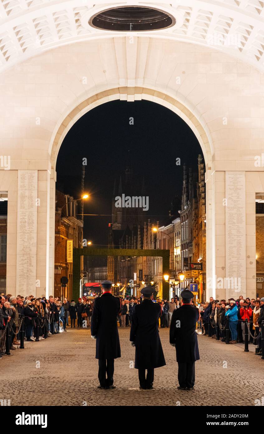 Ultimo Post cerimonia, Menin Gate, Ypres Foto Stock