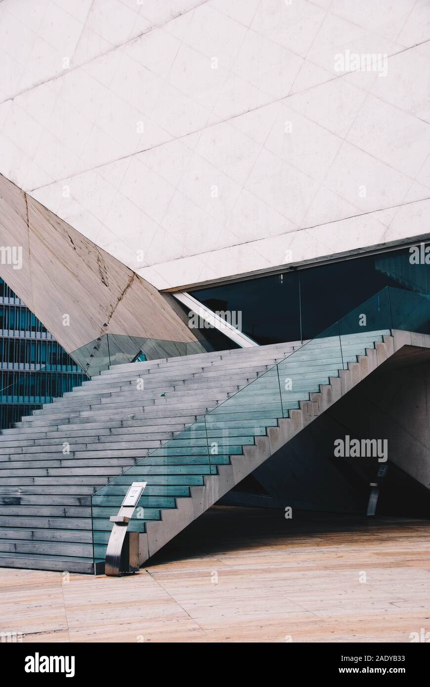Porto e Norte / Portogallo - 11 21 2013: Stair all'ingresso della musica House progettata dall'architetto Rem Koolhaas Foto Stock