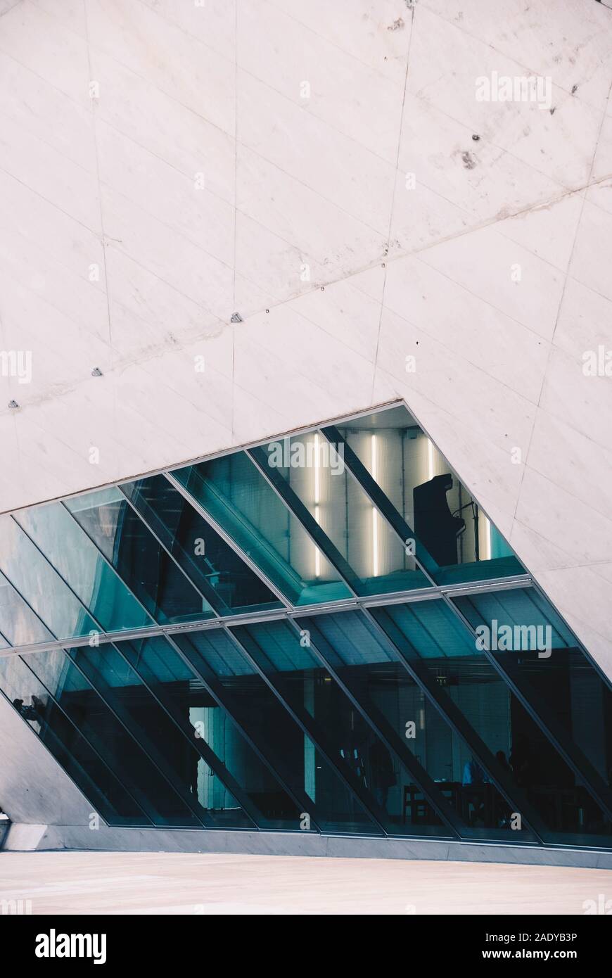 Porto e Norte / Portogallo - 11 21 2013: entrata principale della musica House progettata dall'architetto Rem Koolhaas Foto Stock