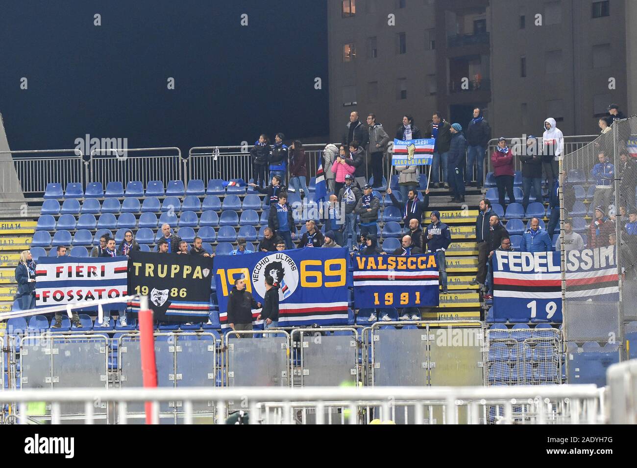 Cagliari, Italia. 5 Dic, 2019. ventole sampdoriaduring Cagliari vs Sampdoria, Italiano TIM Cup Championship in Cagliari, Italia, 05 Dicembre 2019 - LPS/Luigi Canu Credito: Luigi Canu/LP/ZUMA filo/Alamy Live News Foto Stock