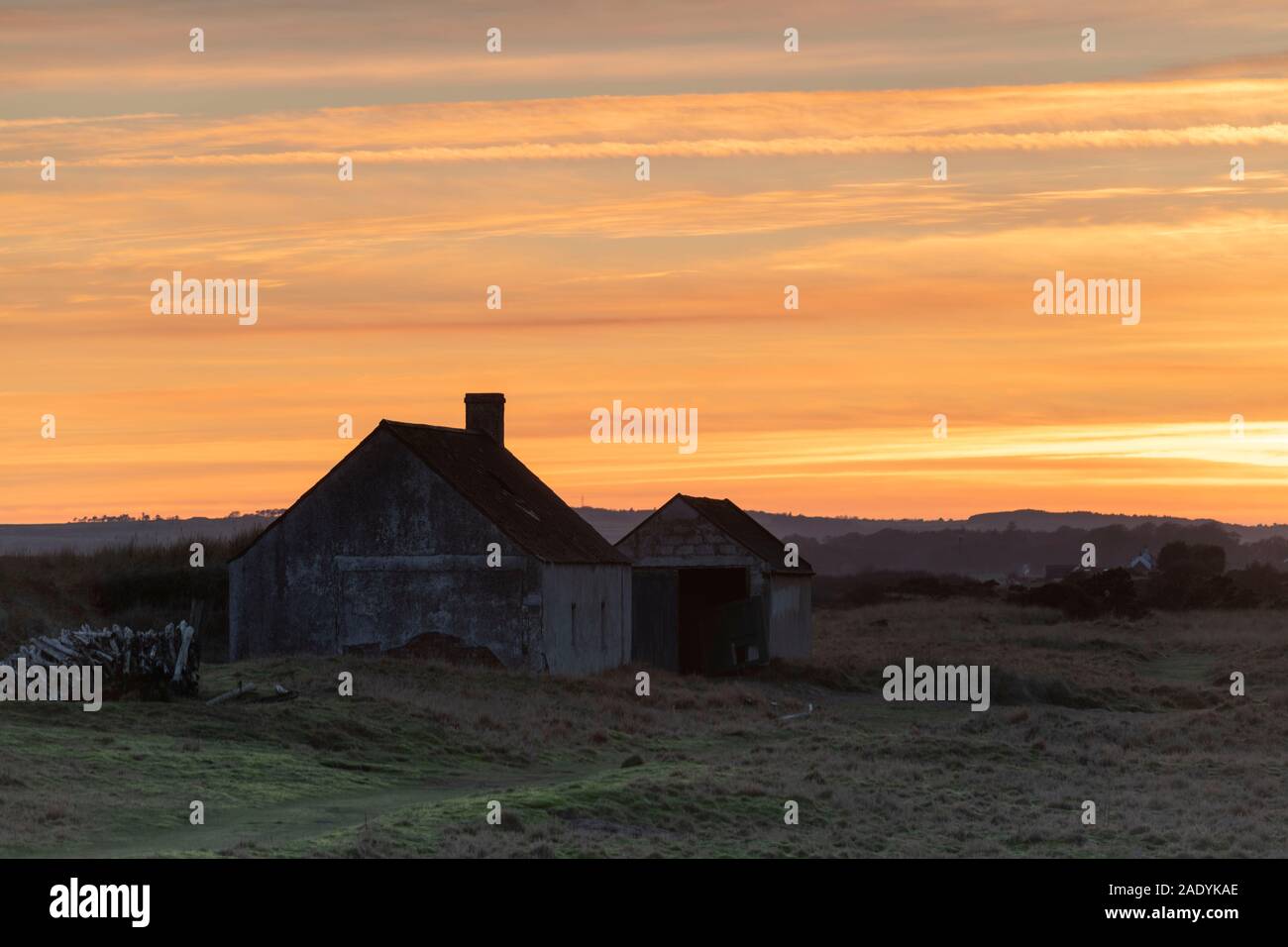 Un Bothy Pesca al tramonto sulla Riserva Naturale Nazionale a San Ciro in Aberdeenshire Foto Stock