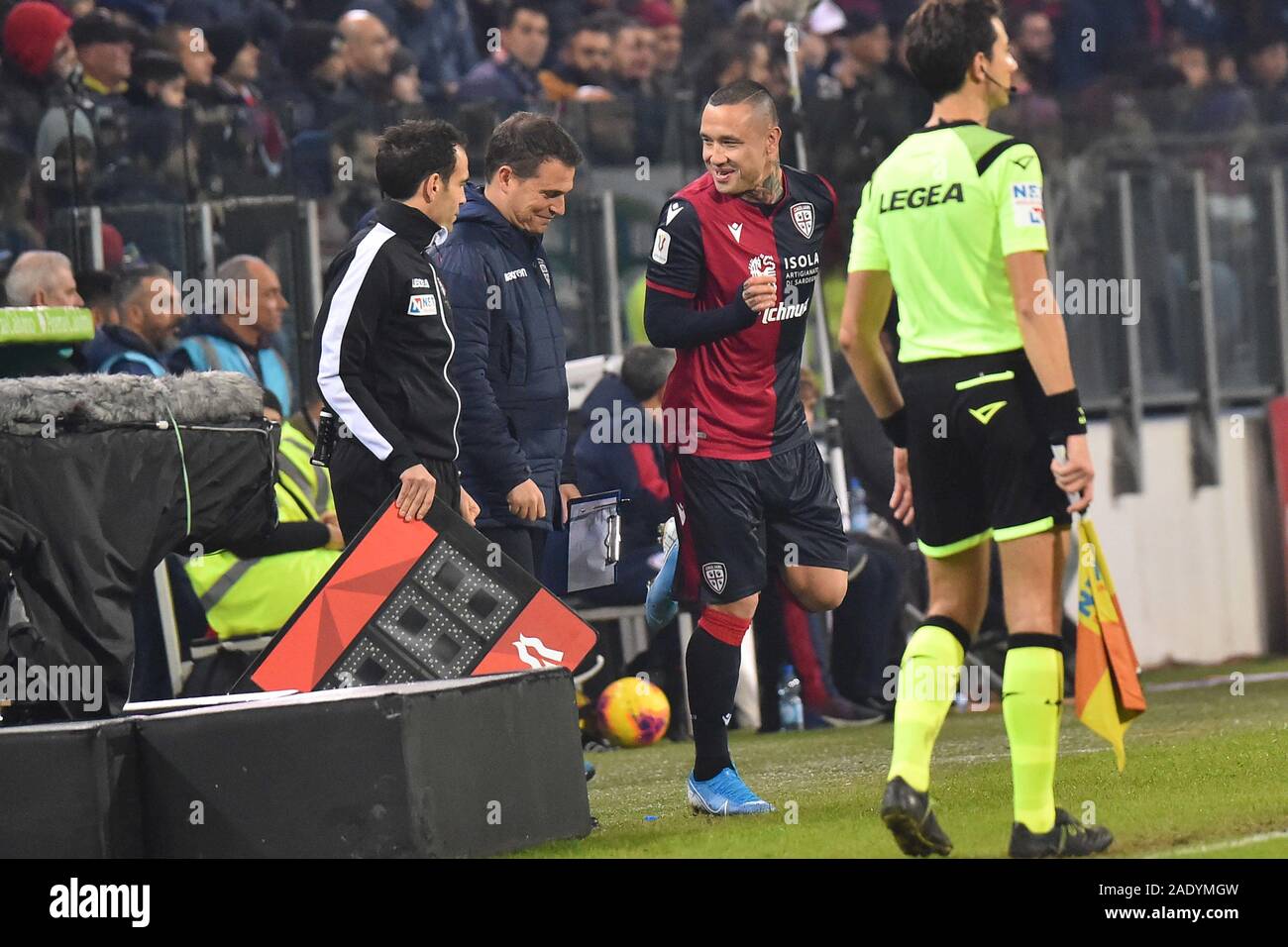 Cagliari, Italia. 5 Dic, 2019. radja nainggolan di cagliari calcioduring Cagliari vs Sampdoria, Italiano TIM Cup Championship in Cagliari, Italia, 05 Dicembre 2019 - LPS/Luigi Canu Credito: Luigi Canu/LP/ZUMA filo/Alamy Live News Foto Stock