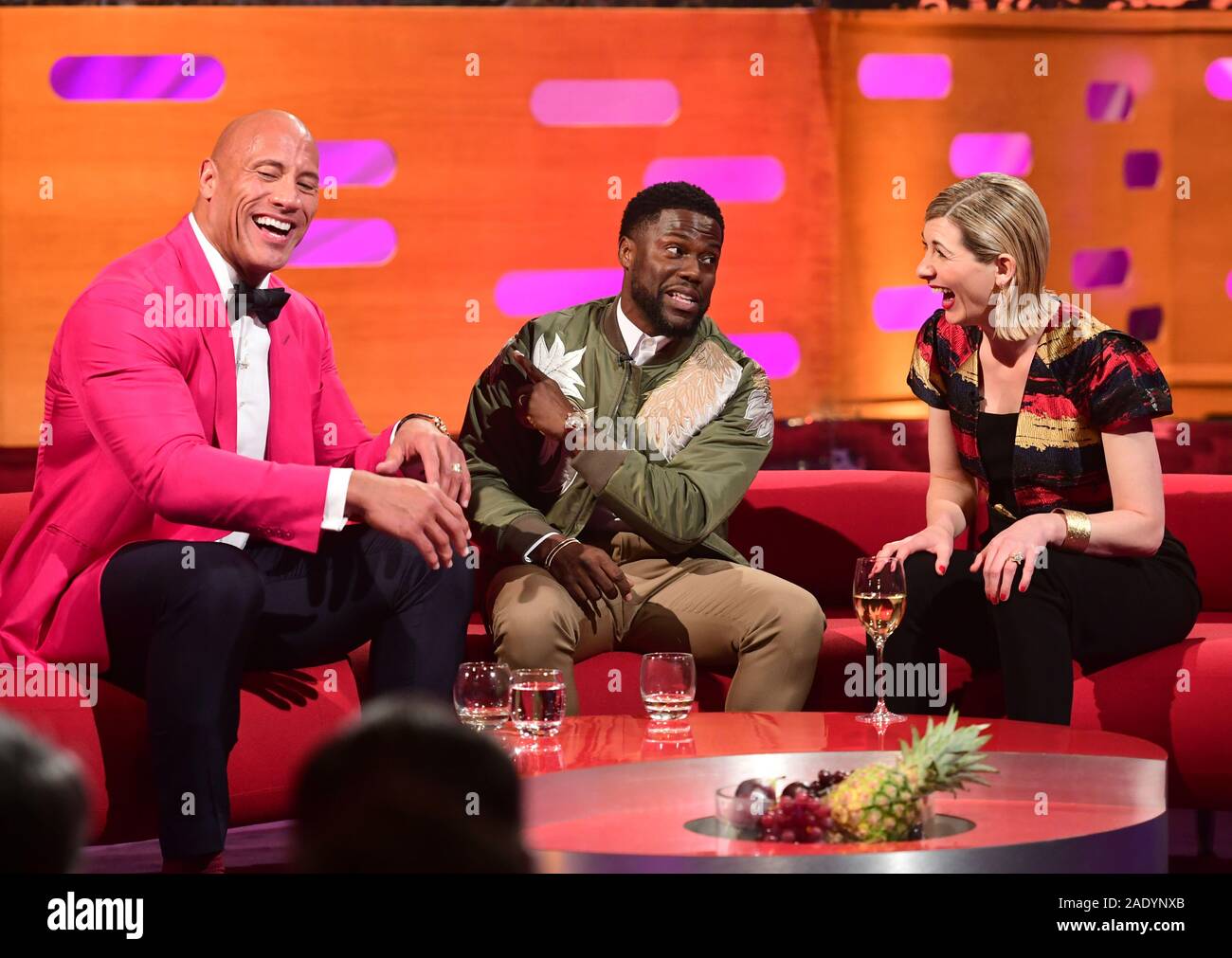 Dwayne Johnson, Kevin Hart e Jodie Whittaker durante le riprese per il Graham Norton Show alla BBC Studioworks 6 Centro Televisivo, Wood Lane, Londra, per essere messo in onda su BBC One il venerdì sera. Picture Data: giovedì 5 dicembre 2019. Foto di credito dovrebbe leggere: immagini PA a nome della TV in modo Foto Stock