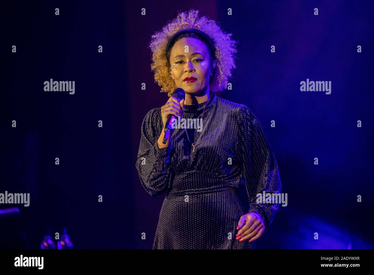 Brighton, Regno Unito. 5 DIC 2019, Emeli Sandé eseguendo la sua vita reale tour presso il Brighton Dome Credito: Jason Richardson/Alamy Live News Foto Stock