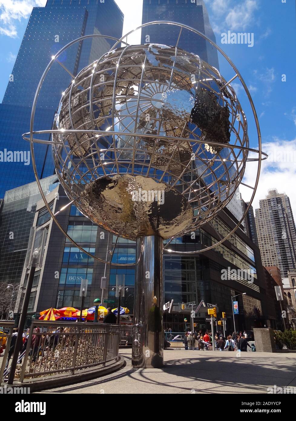 Globo in acciaio Columbus Circle Foto Stock