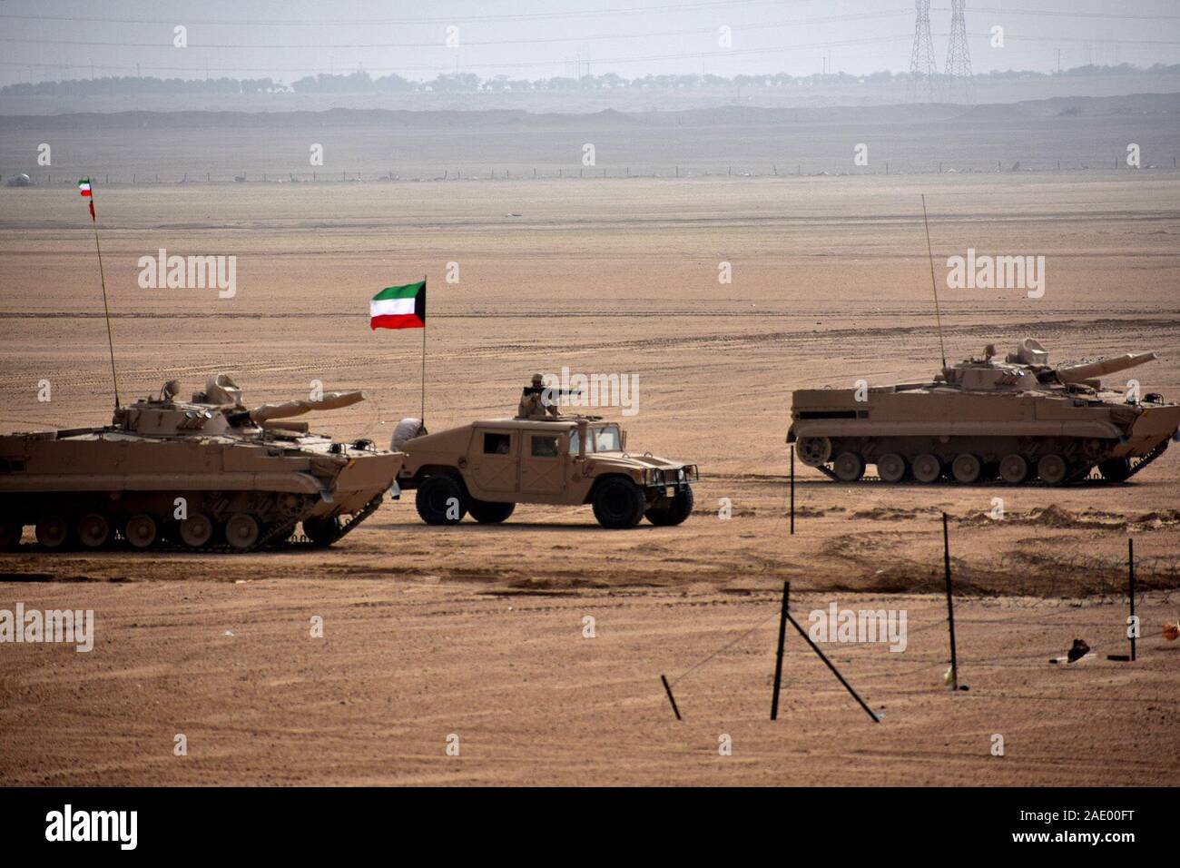 Il Kuwait Forze Armate condurre esercizi di campo come parte di Mubarak Al-Abdullah collegio per il giunto di comando e il personale di classe sul dicembre 3, 2019. Stati Uniti Soldati dal trentesimo Armored Brigade Combat Team, North Carolina guardia nazionale sono stati invitati a osservare come i partner di formazione tra la Carolina del Sud la Guardia Nazionale di 4-118esimo reggimento di Fanteria, 30 Brigata corazzate contro la squadra e il Kuwait dell Esercito di Liberazione 6. meccanizzato della brigata di fanteria. (U.S. Esercito nazionale Guard foto di Lt. Col. Cindi re) Foto Stock