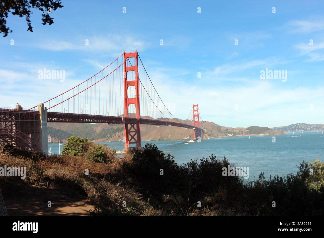 Golden Gate Bridge, tra cielo e acqua di San Francisco, in California, US Foto Stock