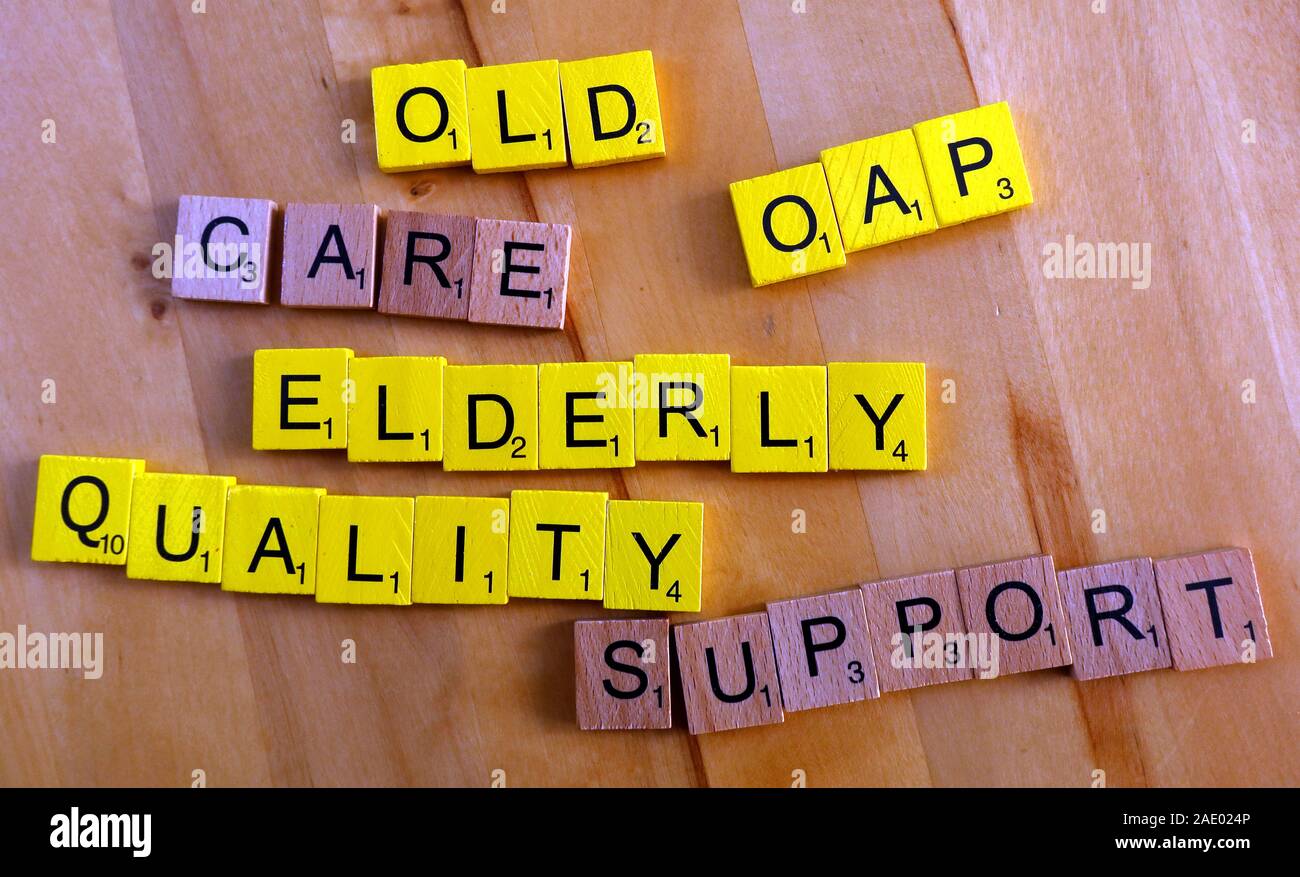 Vecchio,OAP,cura,anziani,qualità,supporto,lettere scrabble Foto Stock