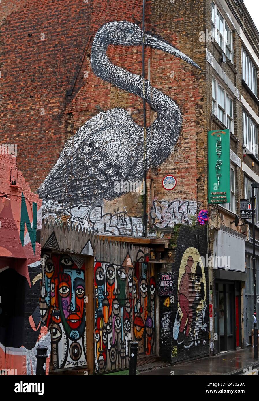 Cicogna a muro, Brick Lane, arte e graffiti, Shoreditch, Tower Hamlets, East End, Londra, Sud-est, Inghilterra, Regno Unito, E1 6QL Foto Stock