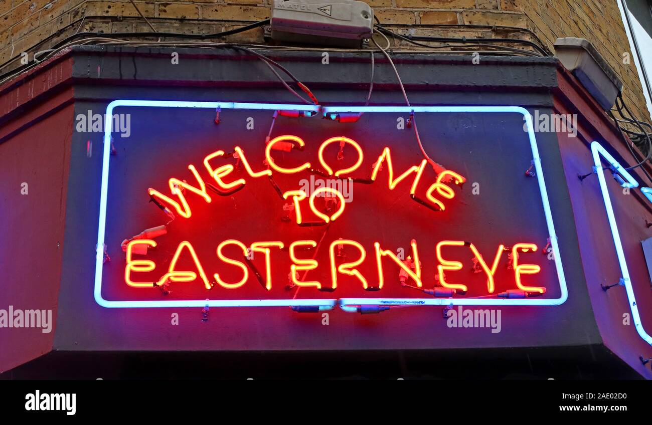 Benvenuto a Eastern Eye,Balti House,insegna neon,Brick Lane,East End, London, England,UK, E1 6QL Foto Stock