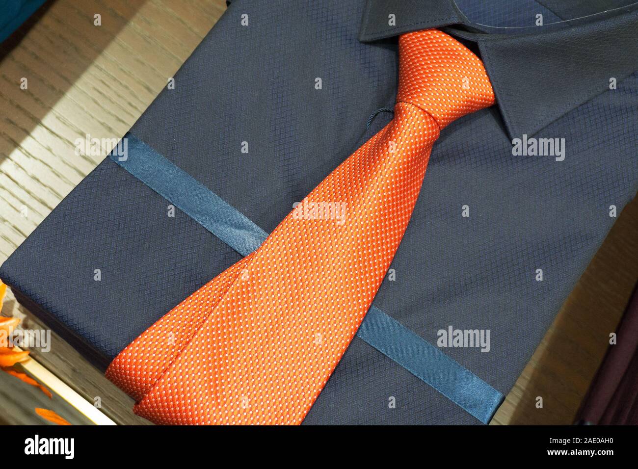 Color pastello di vestiti. Abbigliamento femminile su Open Asta appendiabiti Foto Stock