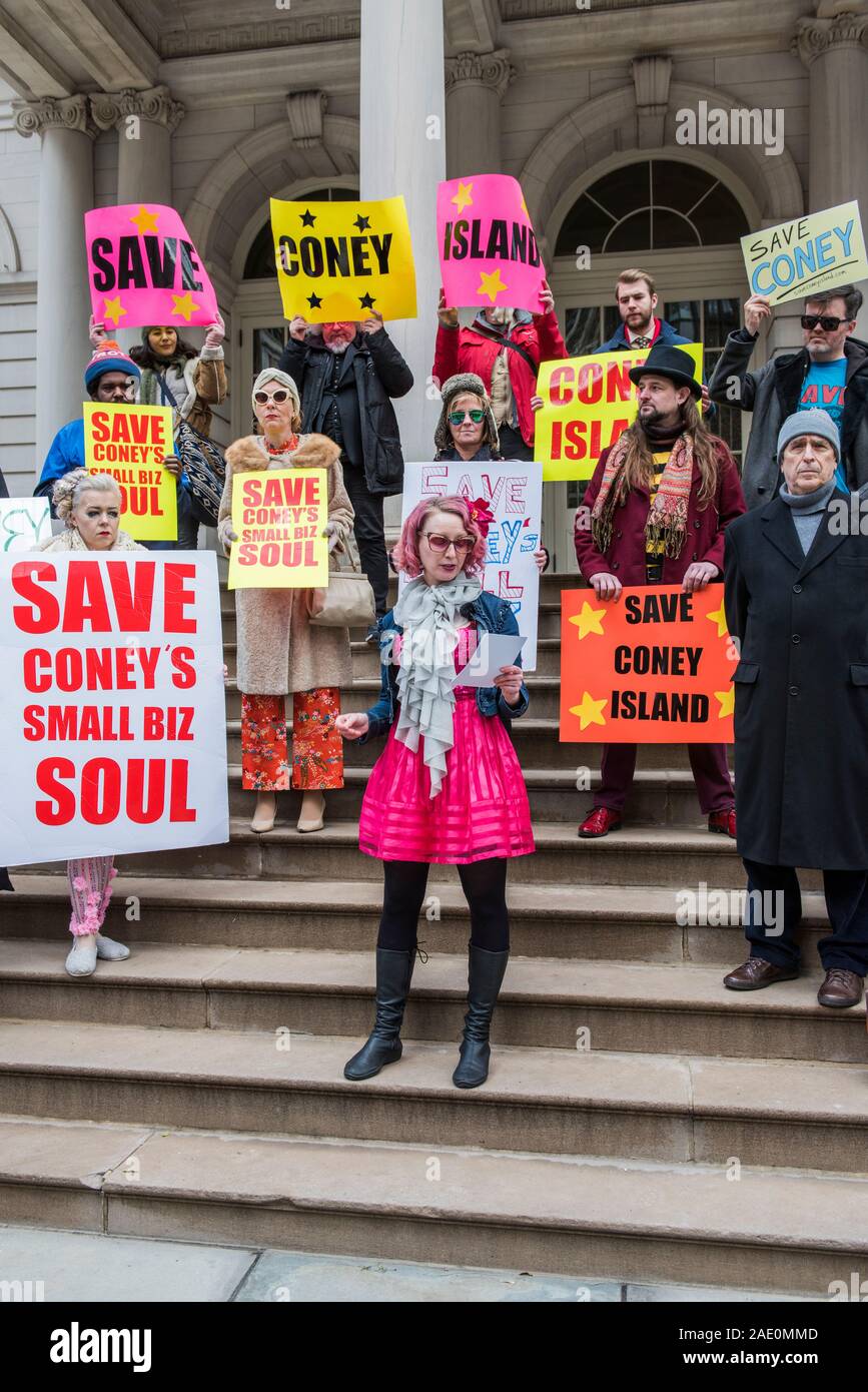 New YorkCity, New York - Dicembre 05, 2019: protesta per salvare Coney Island, le piccole imprese, fasi del Municipio Foto Stock