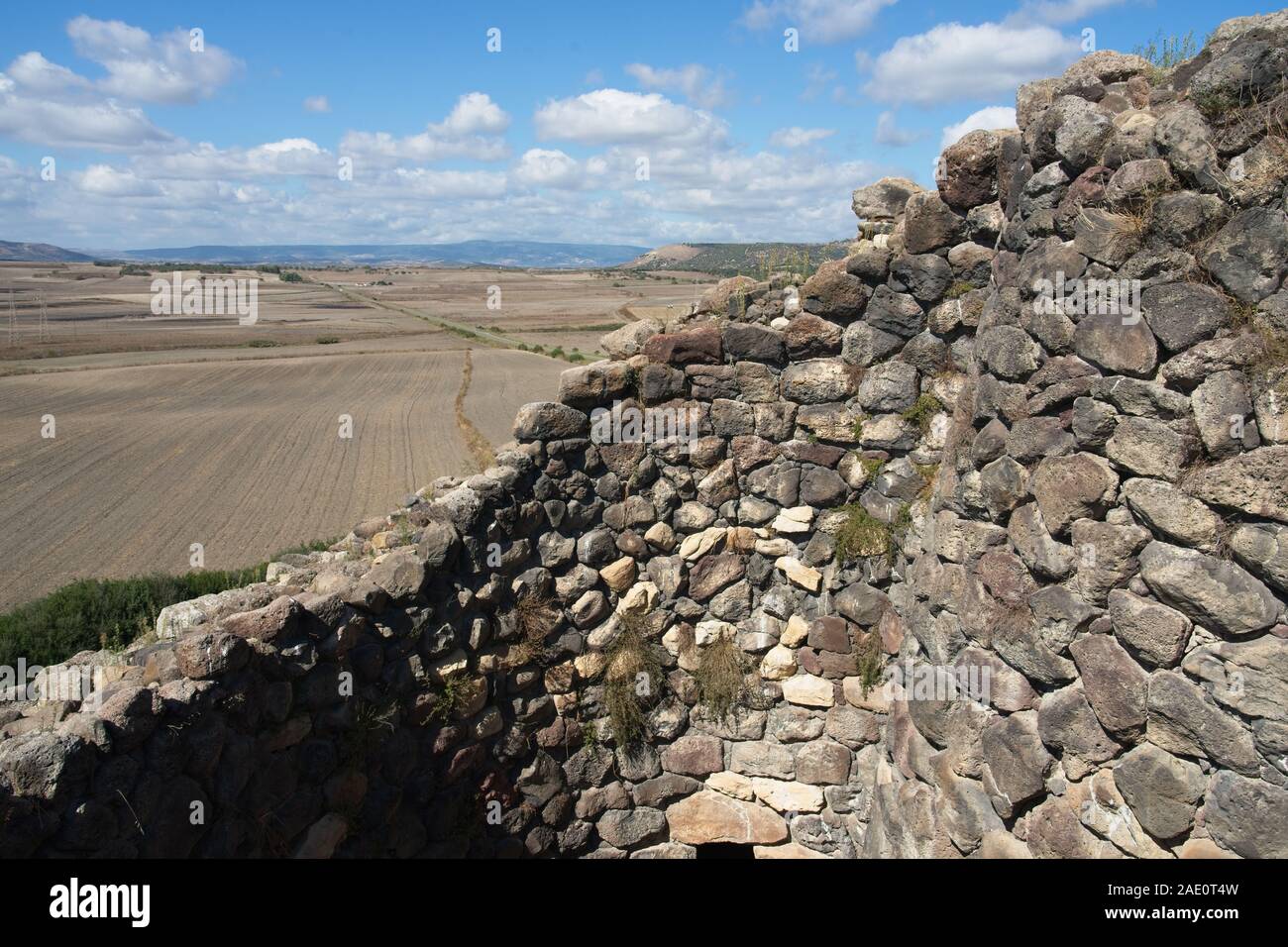 L'Italia, Barumini - 2019-09-30 : Su Narixi, un villaggio nuragico sito archeologico in Sardegna centrale. Su Nuraxi è un insediamento costituito da un diciassettesimo cen Foto Stock