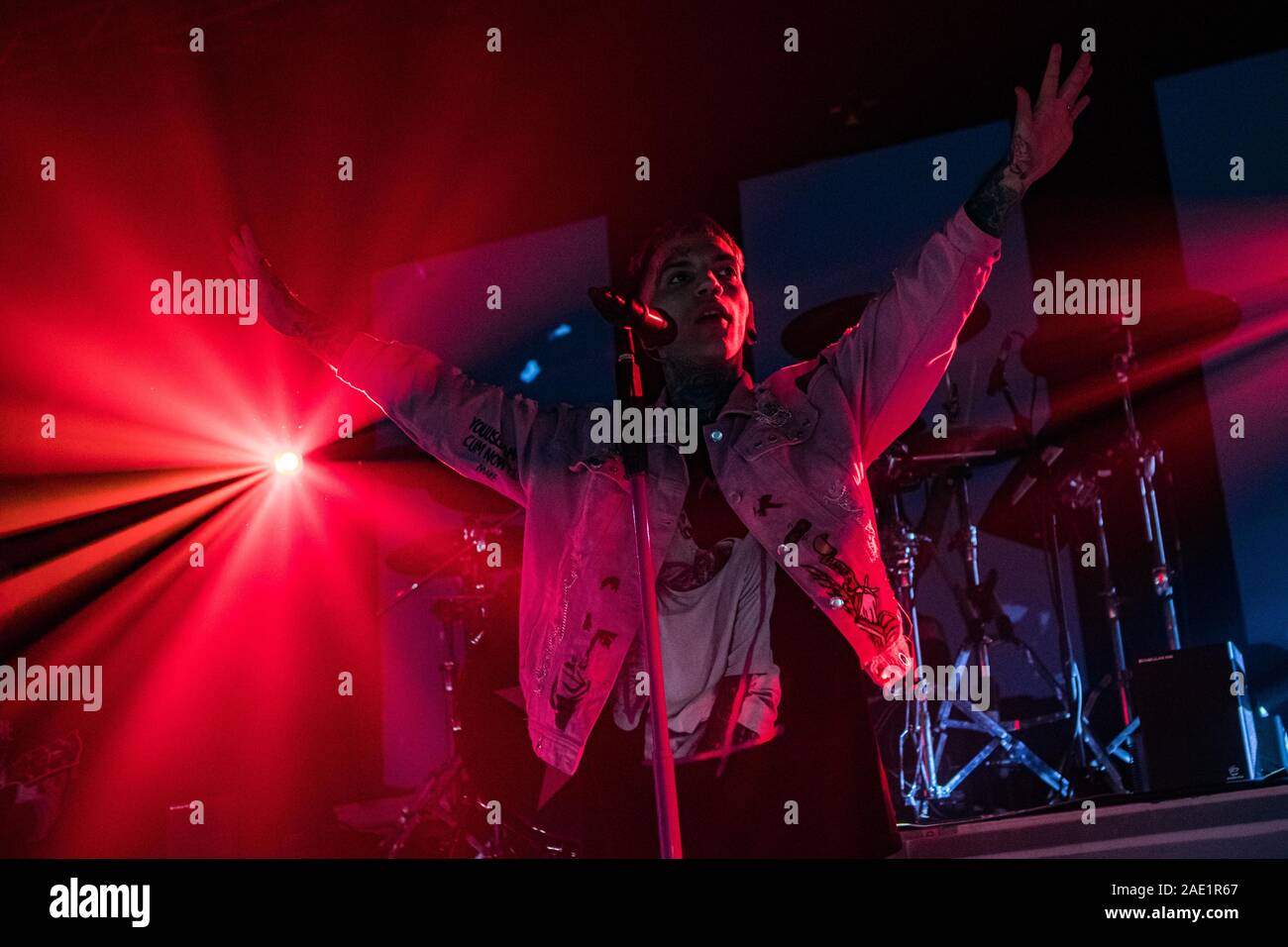 Gionnyscandal suona dal vivo all'Alcatraz il 28 novembre 2019 a Milano (Italia). Gionnyscandal è un rapper italiano, nel 2009 le prime composizioni arriva e inizia a interessarsi su youtube con i video delle sue prime registrazioni. Nel 2010 ha avuto una media di 100.000 visualizzazioni per ogni video caricato, in modo che lui ha cominciato a fare un nome per se stesso in italiano scena rap. Foto Stock