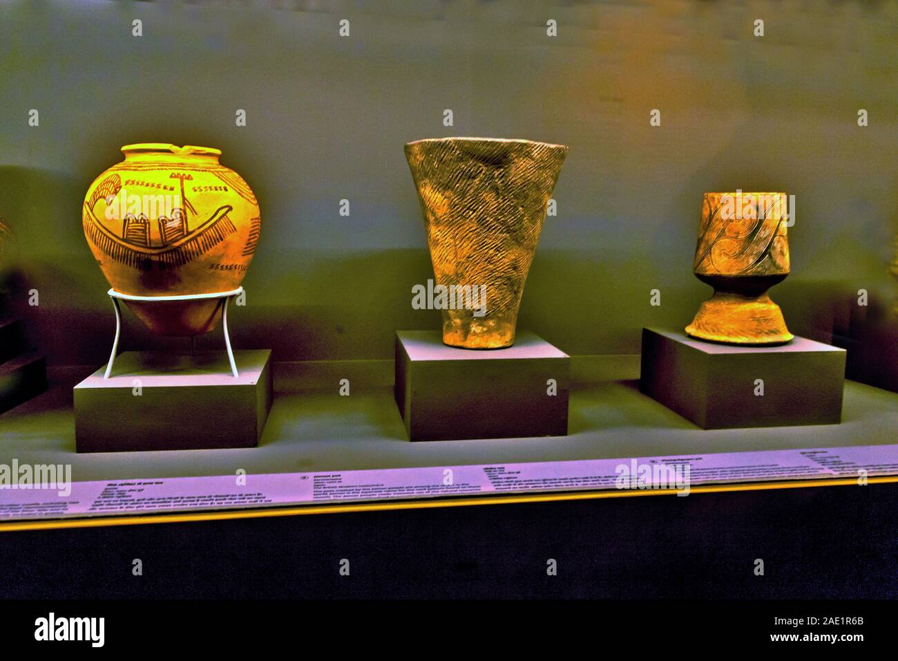Vasi antichi dall Egitto, Museo CSMVS, Mumbai, Maharashtra, India, Asia Foto Stock