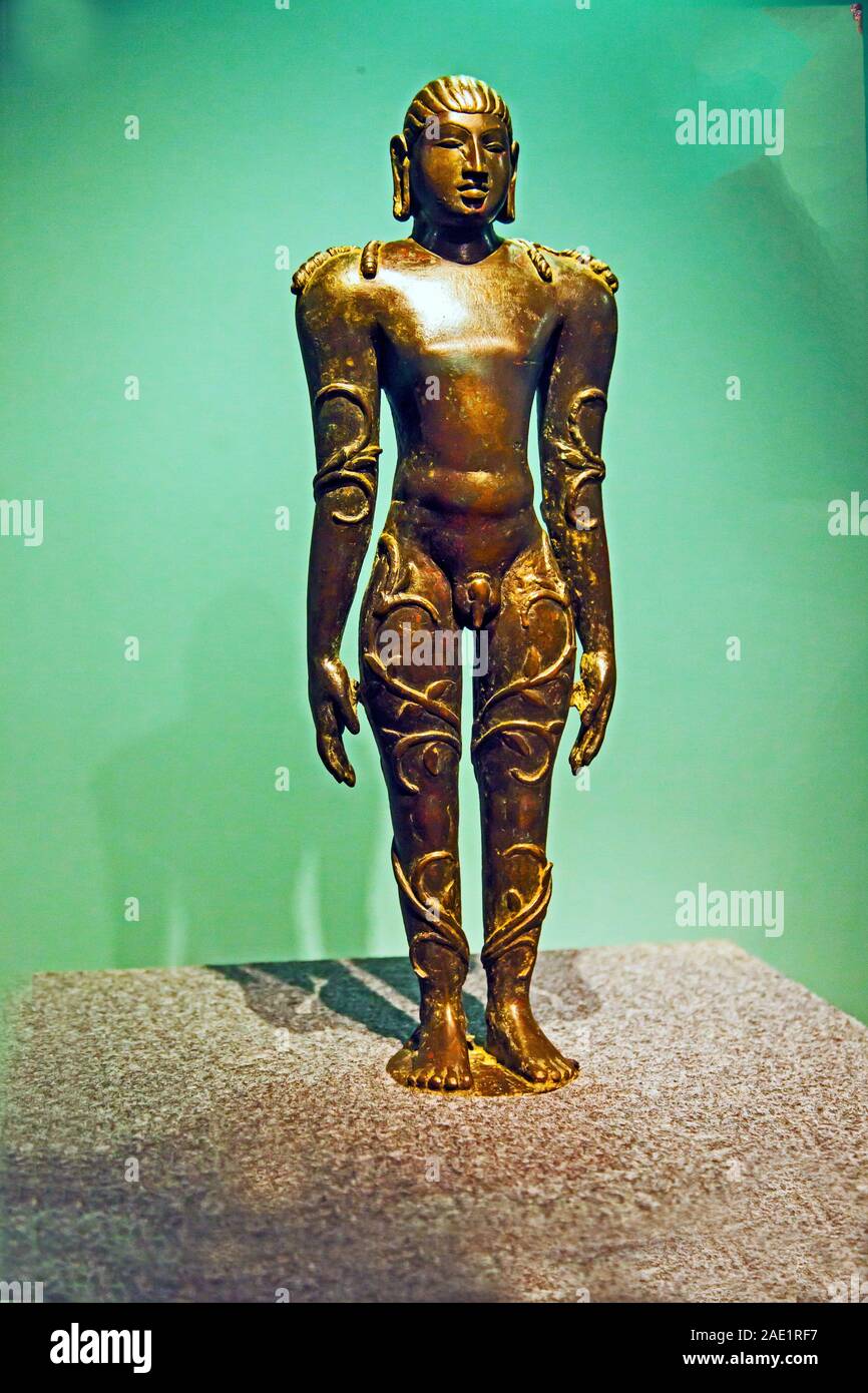 Antica scultura in bronzo di Jain saint Bahubali, Museo CSMVS, Mumbai, Maharashtra, India, Asia Foto Stock