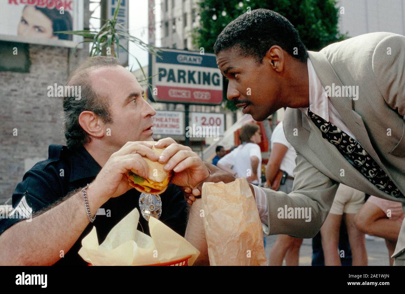 BOB HOSKINS e Denzel Washington in condizione di cuore (1990), diretto da James D. PARRIOTT. Credito: New Line Cinema / Album Foto Stock