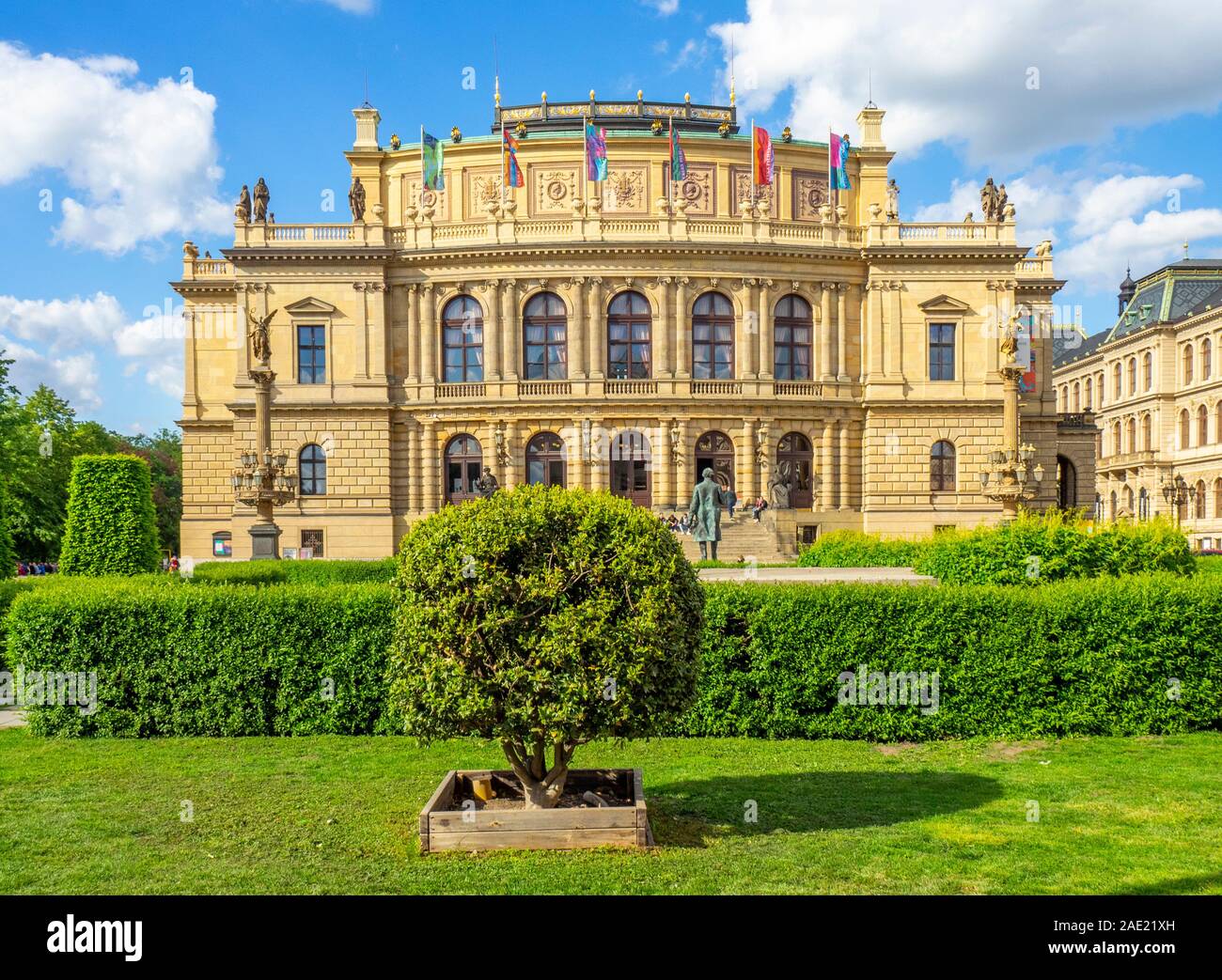 Jan Palach Square e Rudolfinum di Praga Repubblica Ceca. Foto Stock