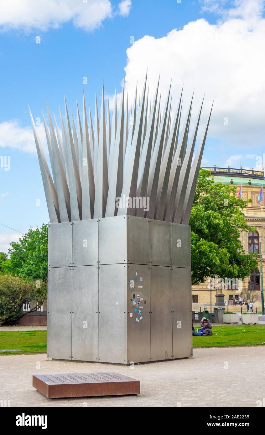 Jan Palach Memorial Sculpture monumento Casa del suicidio di John Hejduk architetto a Praga Repubblica Ceca. Foto Stock