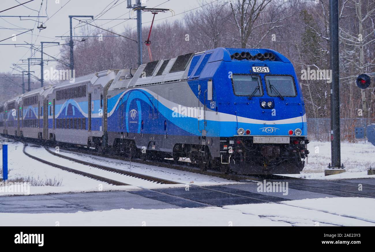 Deux-Montagnes,Quebec, Canada,Dicembre 5,2019.Eso treni pendolari in Deux-Montagnes,Quebec,Canada.Credit:Mario Beauregard/Alamy News Foto Stock