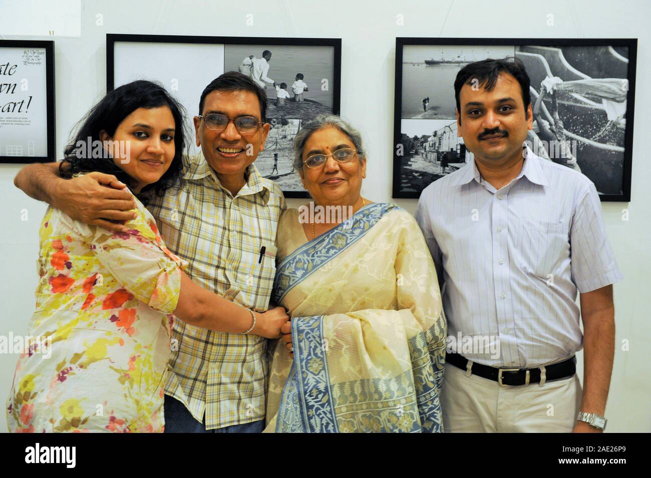 Mumbai, Maharashtra, India, 2015, galleria d'arte, mostra fotografica, mostra di fotografie, Jehangir Art Gallery, famiglia Jagdish Agarwal Foto Stock