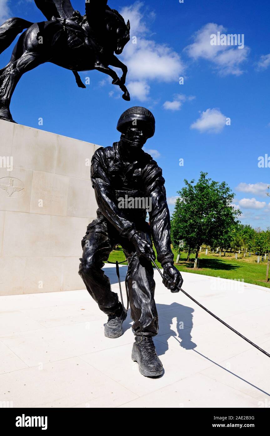 Il reggimento paracadutisti Memorial, National Memorial Arboretum, Alrewas, Staffordshire, Regno Unito. Foto Stock