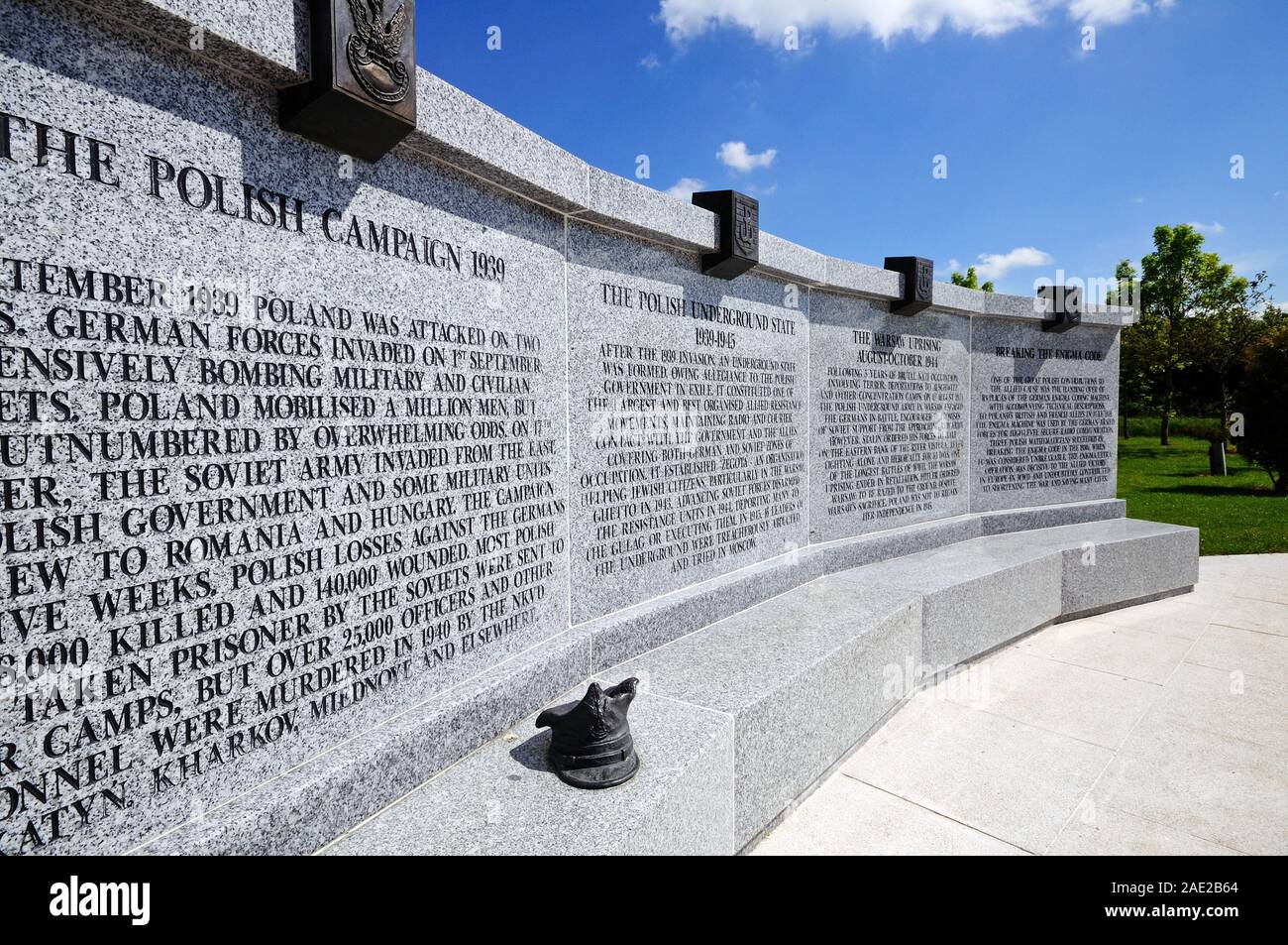 Un monumento al polacco campagne militari, National Memorial Arboretum, Alrewas, Staffordshire, Regno Unito. Foto Stock