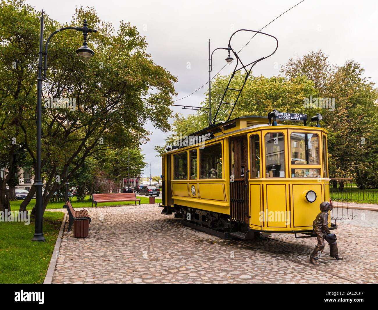 Vyborg, l'oblast di Leningrado, Russia - 12 Settembre 2018: Tram Cafe su Bankovskiy Proyezd in nuvoloso giorno di autunno Foto Stock