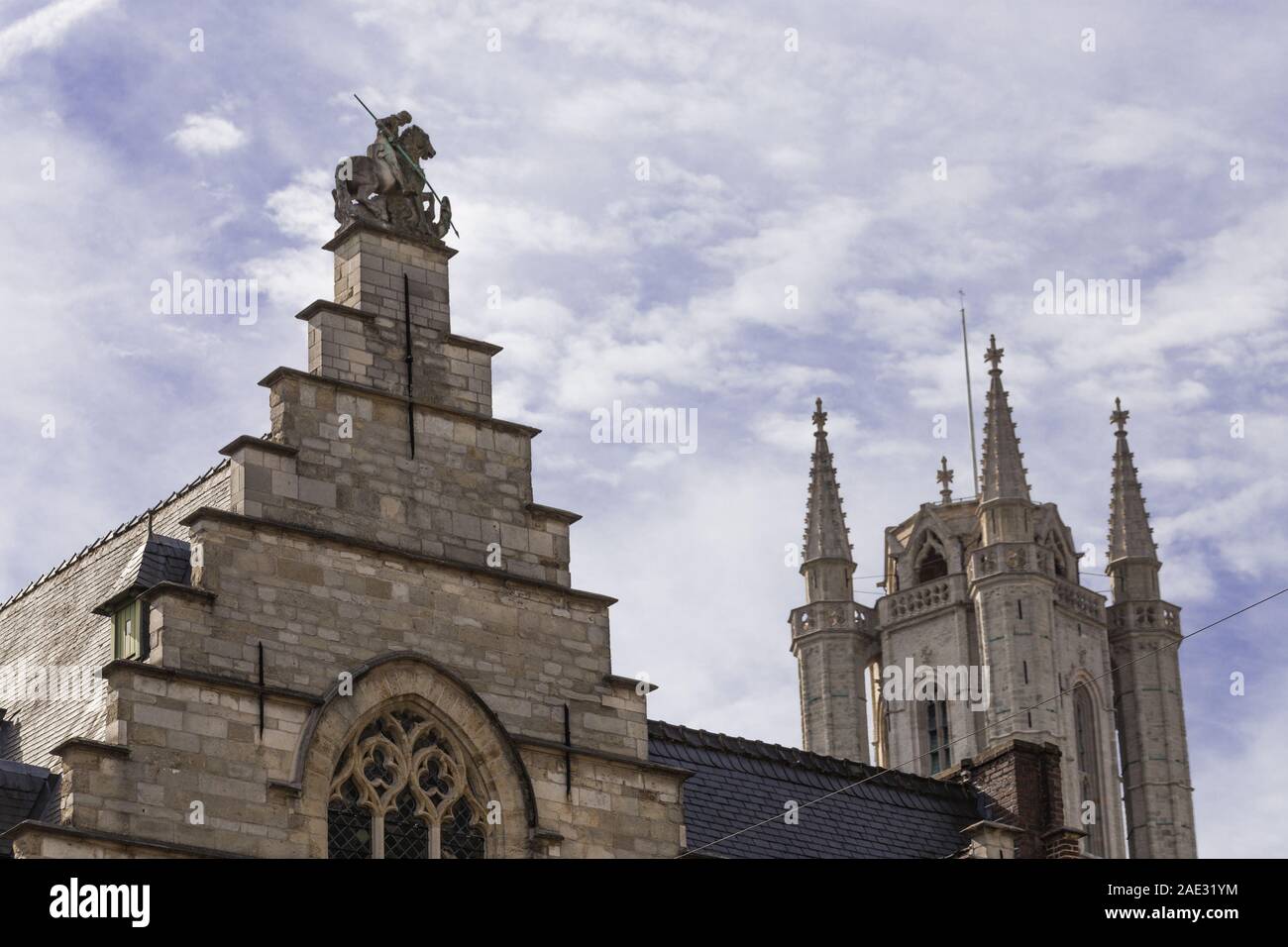 Bella e antica architettura ben conservata per questa giornata nella città di scendete, la capitale e la città più grande della provincia delle Fiandre Orientali Foto Stock