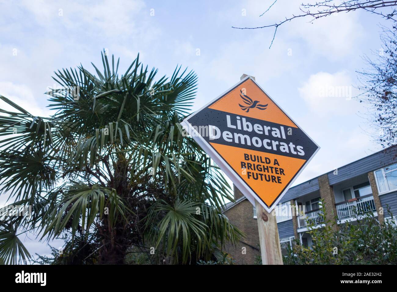 Londra, Inghilterra, Regno Unito. 6 dicembre 2019. Elezione generale cartelloni in Sarah Olney Il Richmond Park circoscrizione © Benjamin John/ Alamy Live News. Foto Stock