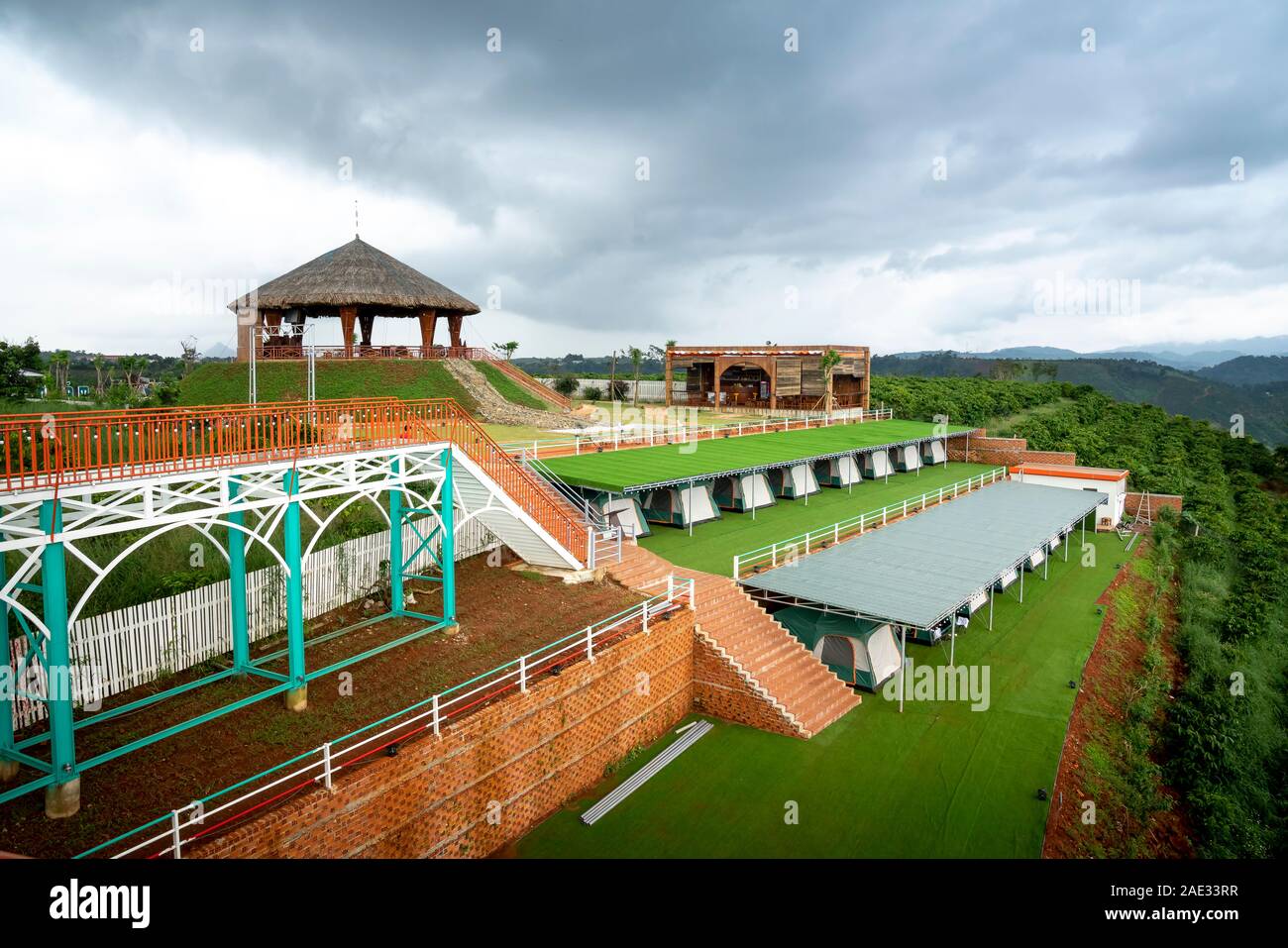 Dong Xoai resort, Dak Nong provincia, Vietnam - 9 Settembre 2019: immagine di Dong Xoai area turistica, molti giovani turisti amano questo luogo perché da h Foto Stock